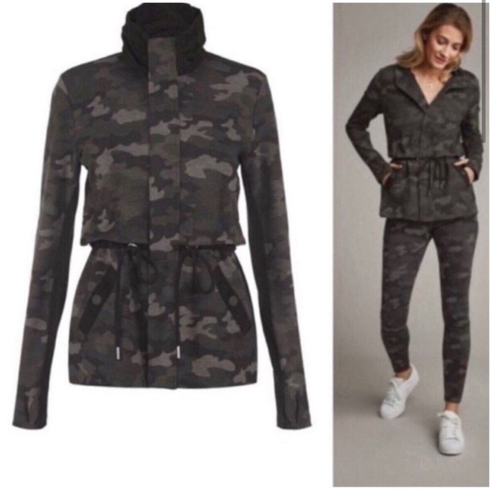 CAbi Camo Cinch Waist Jacket - Mint Condition!!  Size M